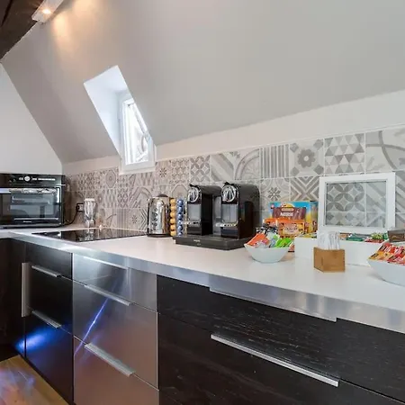 Loft De Charme Proche Hotel-de-ville - 1er Διαμέρισμα *